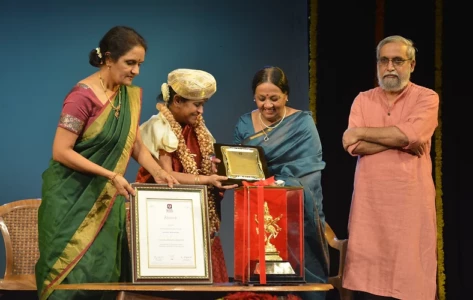 Vid Braga Bessel felicitated by Guru Bhanumathi and Vid Nandini Mehta